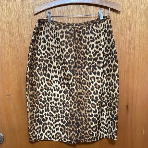 Striking All Silk Maggy London Leopard Print 2-Piece Suit. 10 - Picture 5 of 5